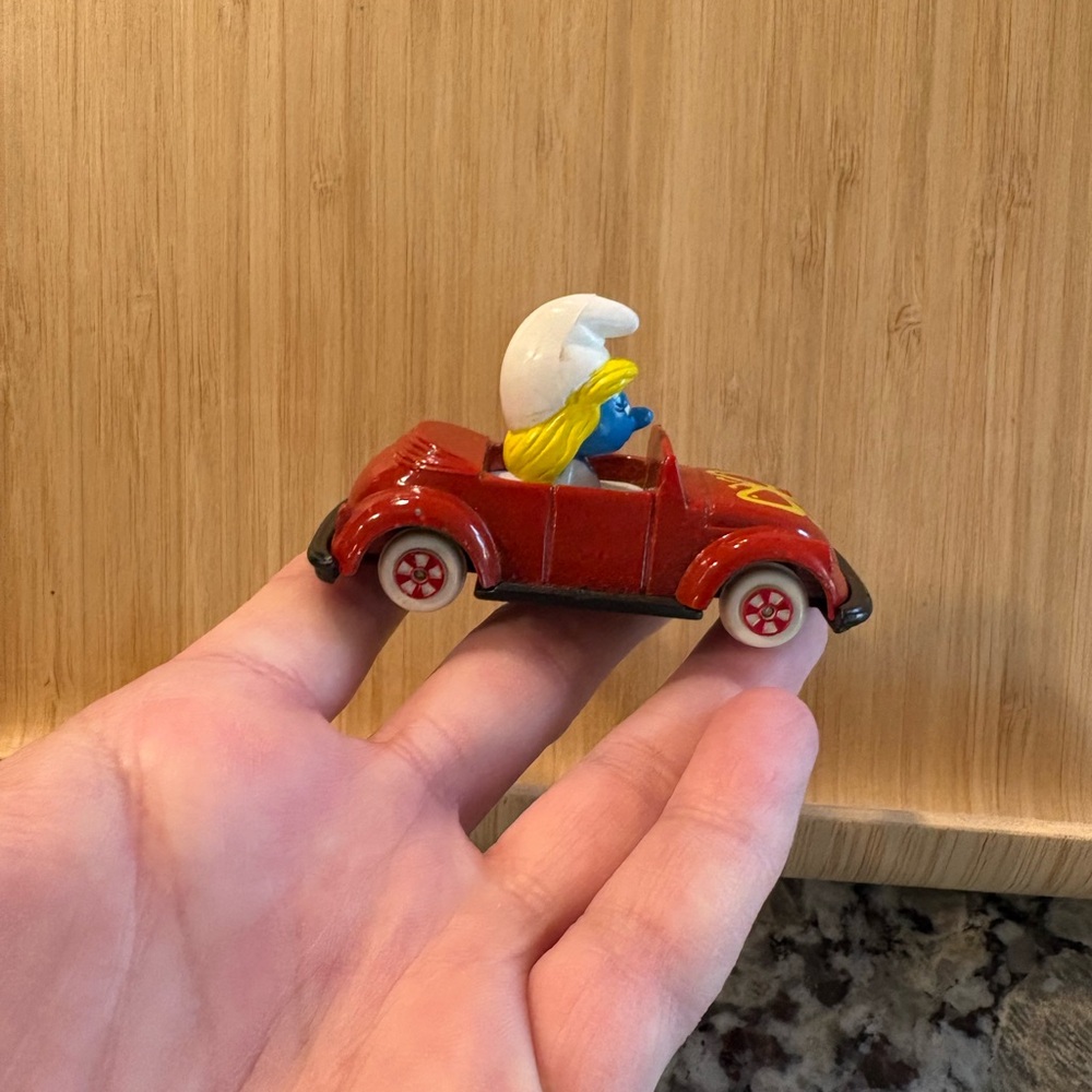 Red Smurfette car
